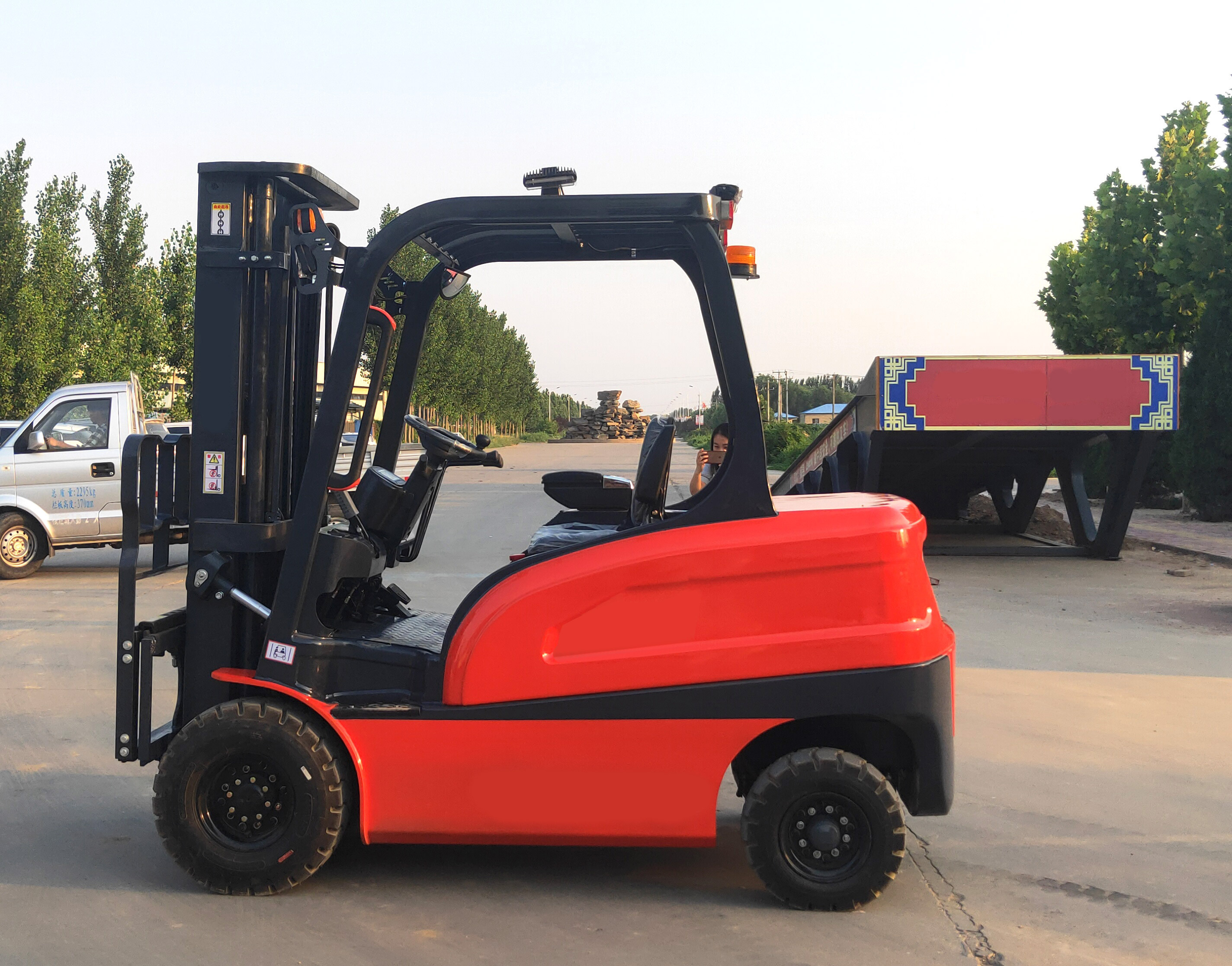 Chinese 60V 1 ton 1.5 ton 2 ton 5 ton mini electric forklifts trucks price battery forklift electric for sale