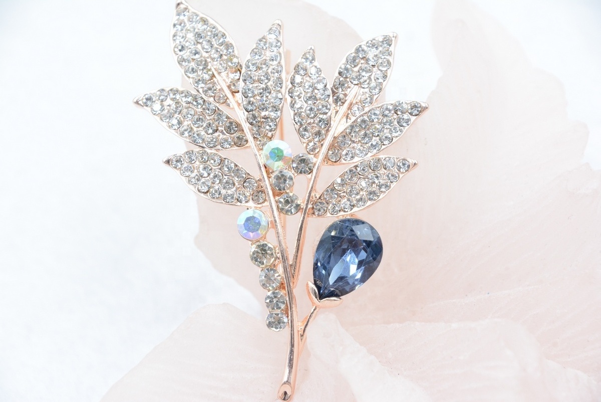 Custom Newest 2020 Wholesale Luxury Rose Gold Safety Jewelry Pin Crystal Rhinestone Colorful Flower Brooch Pin Women Hot Sale