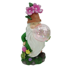 Top Grace Handmade Dwarf Figurine Garden Gnome With Solar Light Holding Mushroom Resin Sculpture Outdoor