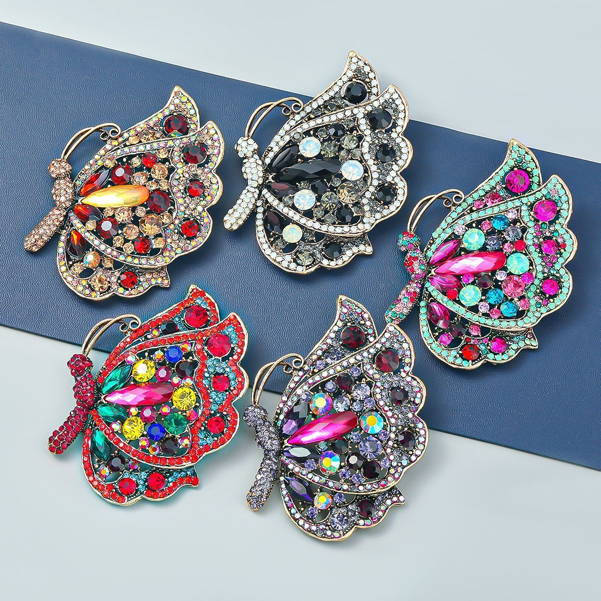 2024 Jacho Newest Crystal Butterfly Brooch Women Jewelry Fashion Hijab Pin Suit Accessories Rhinestone Safety Brooch Pin for Women