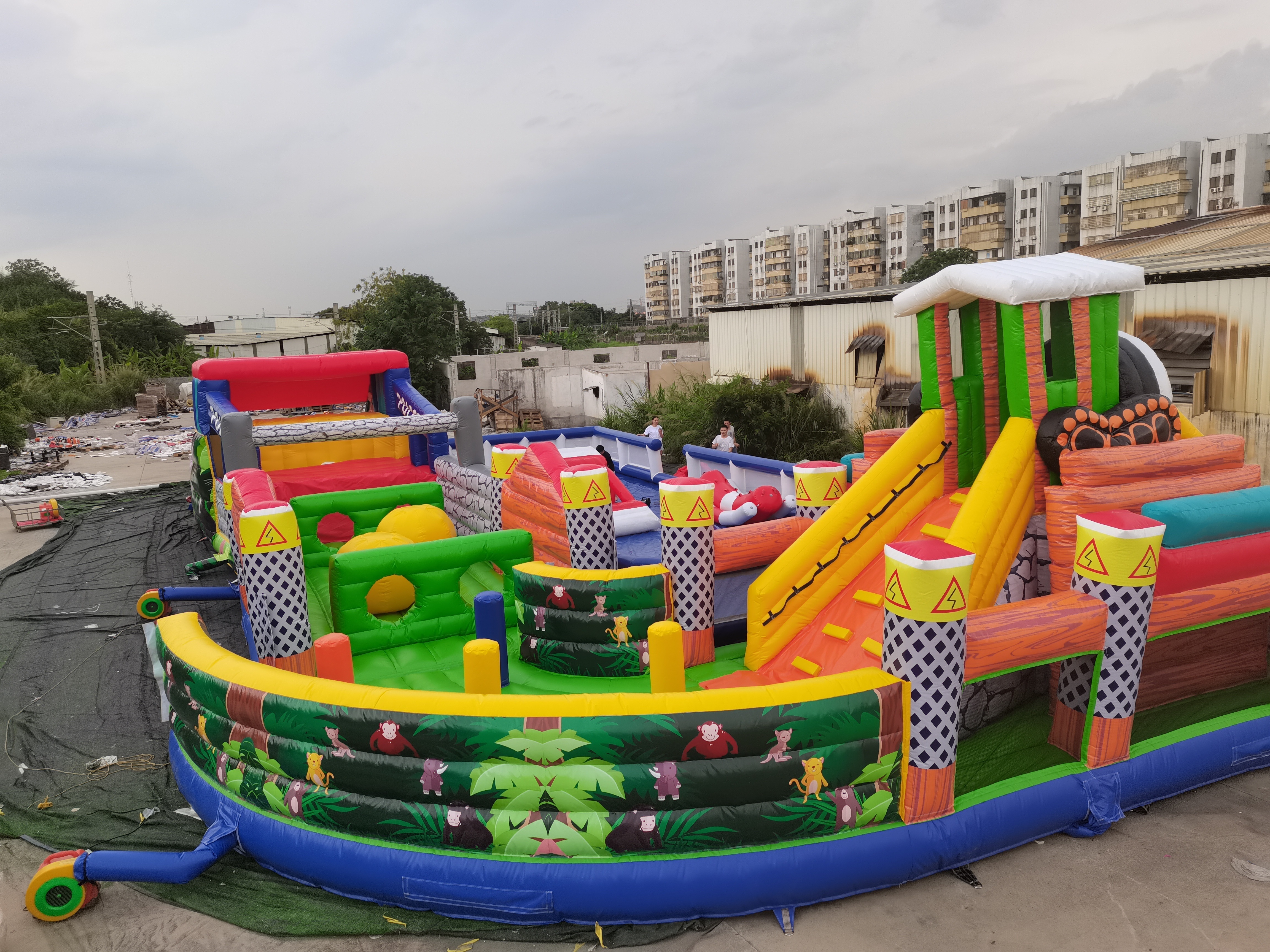 Outdoor giant jungle theme inflatable children playground water park inflatable playground for kids