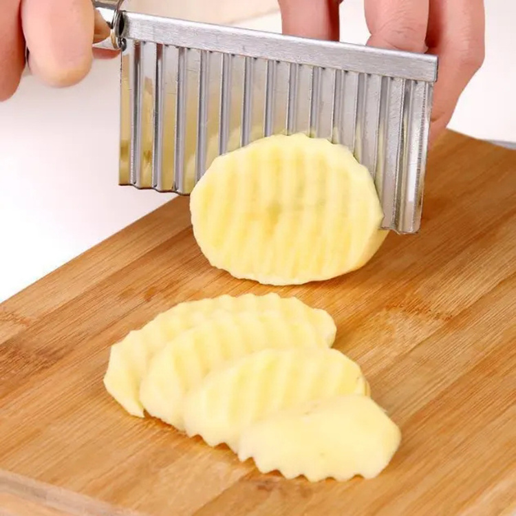 Wholesale Knife Potato Slicer Stainless Steel Potato Carrot Chip Vegetable Wavy Chopper French Fry Slicer Crinkle Cutter