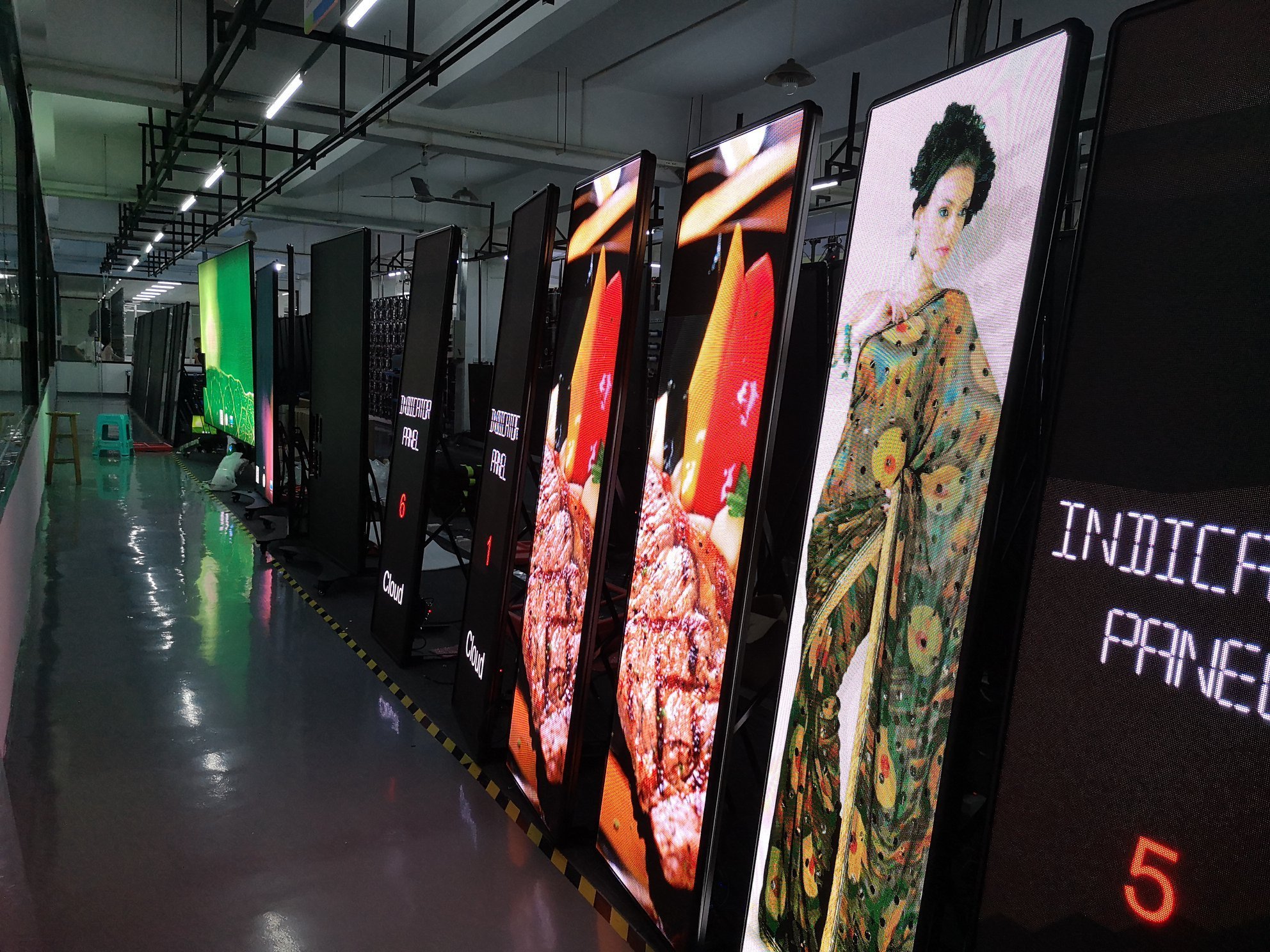 LED Display Digital Portable Display Shopping mall Mirror led screen P2.5 Poster digital signage and displays