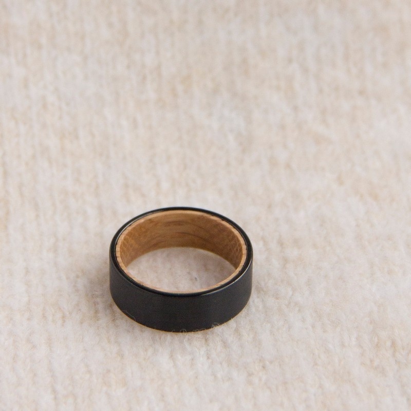 R006 natural oak wooden black bezel rings Mens engagement ring unique barrel wood grain inlay rock style flat bands dropshipping