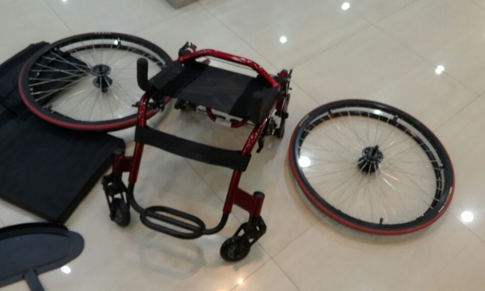 Topmedi Quick Release Axles Light weight Manual Sport Wheelchair for Disable