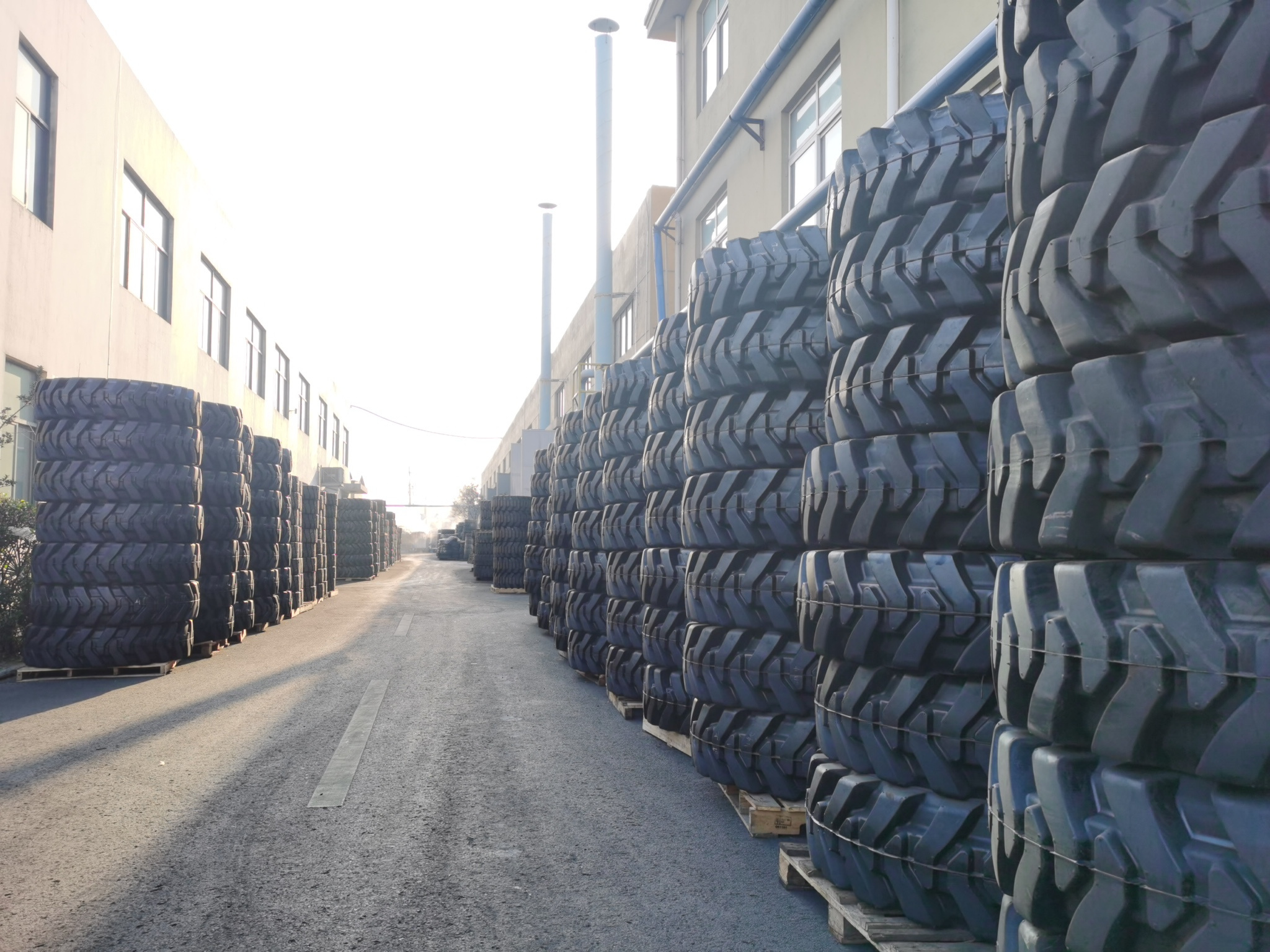 Durable  14.00x24 solid tire 14 x 24  port tire 12.00-24 steel tires  for trailer telehandler reach stacker with rims available