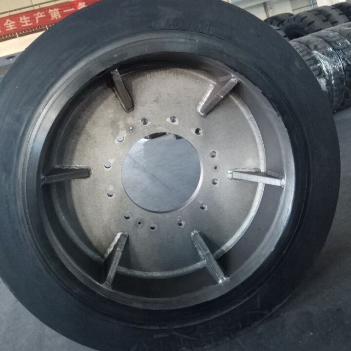 Passenger Boarding bridge solid tire 40x16x30 for airport trailer use