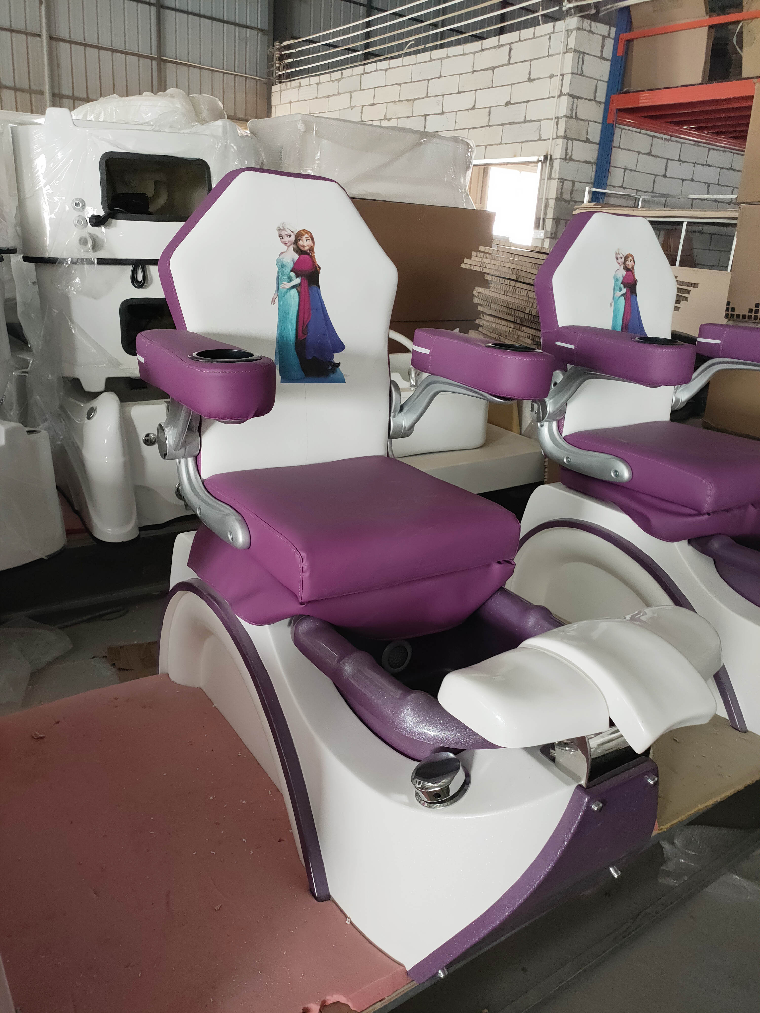 2023 Hot Sale Top Luxury Kid Spa Chair Child Pedicure Chair With Massager And Foot Bowl