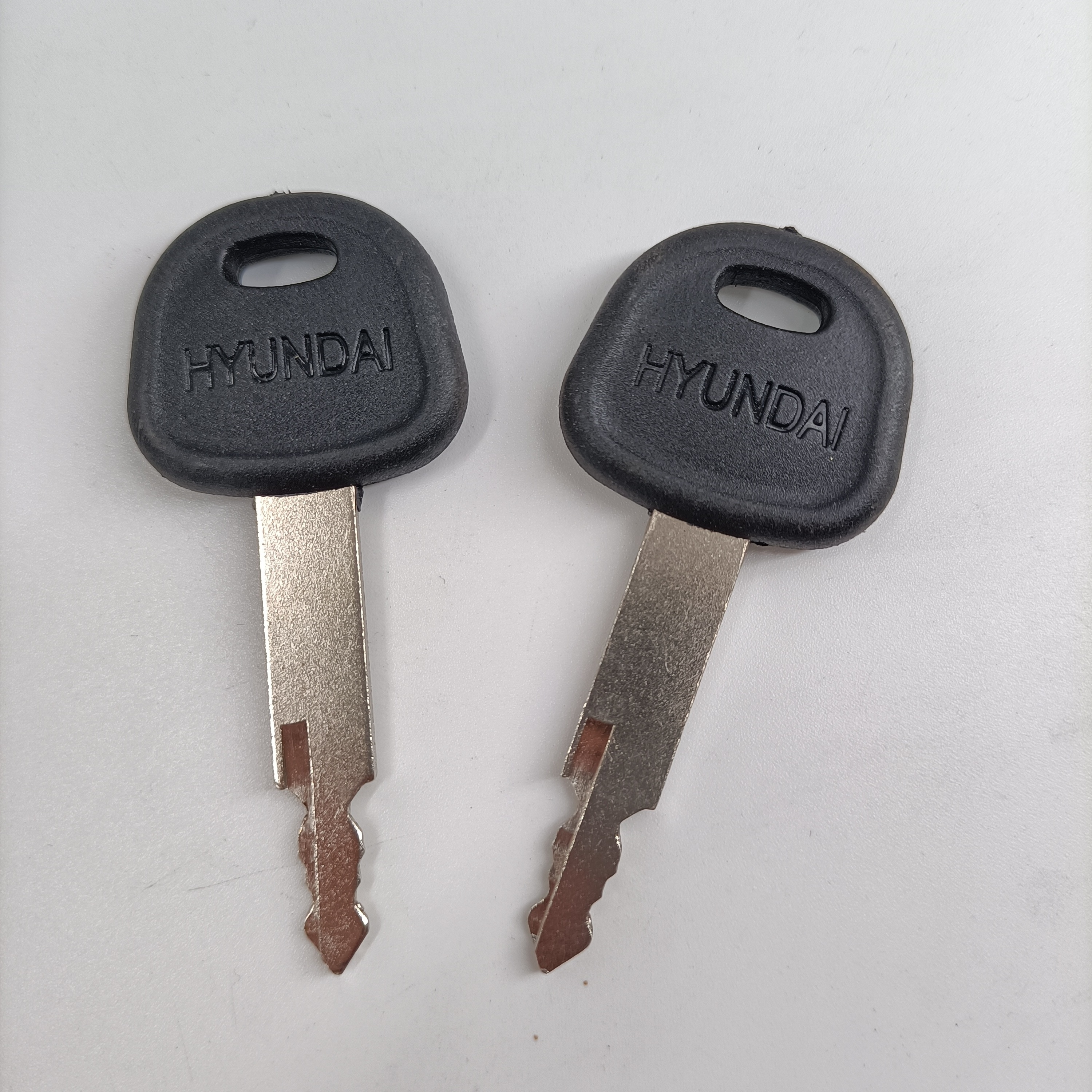 ignition start key for  hyundai R55 R60 R80 R150 R205 R215 R225 R275 R305 R375 R405 R-7  Excavator Switch Key