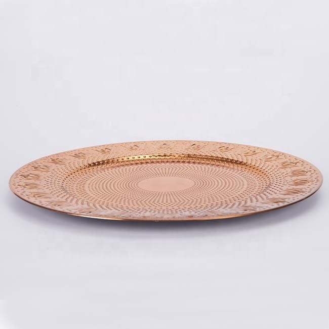 2022 New Fancy Large Plastic Plates Crown Pattern Edge Embossed Luxury Gold Plastic Charger Plates For Wedding Party