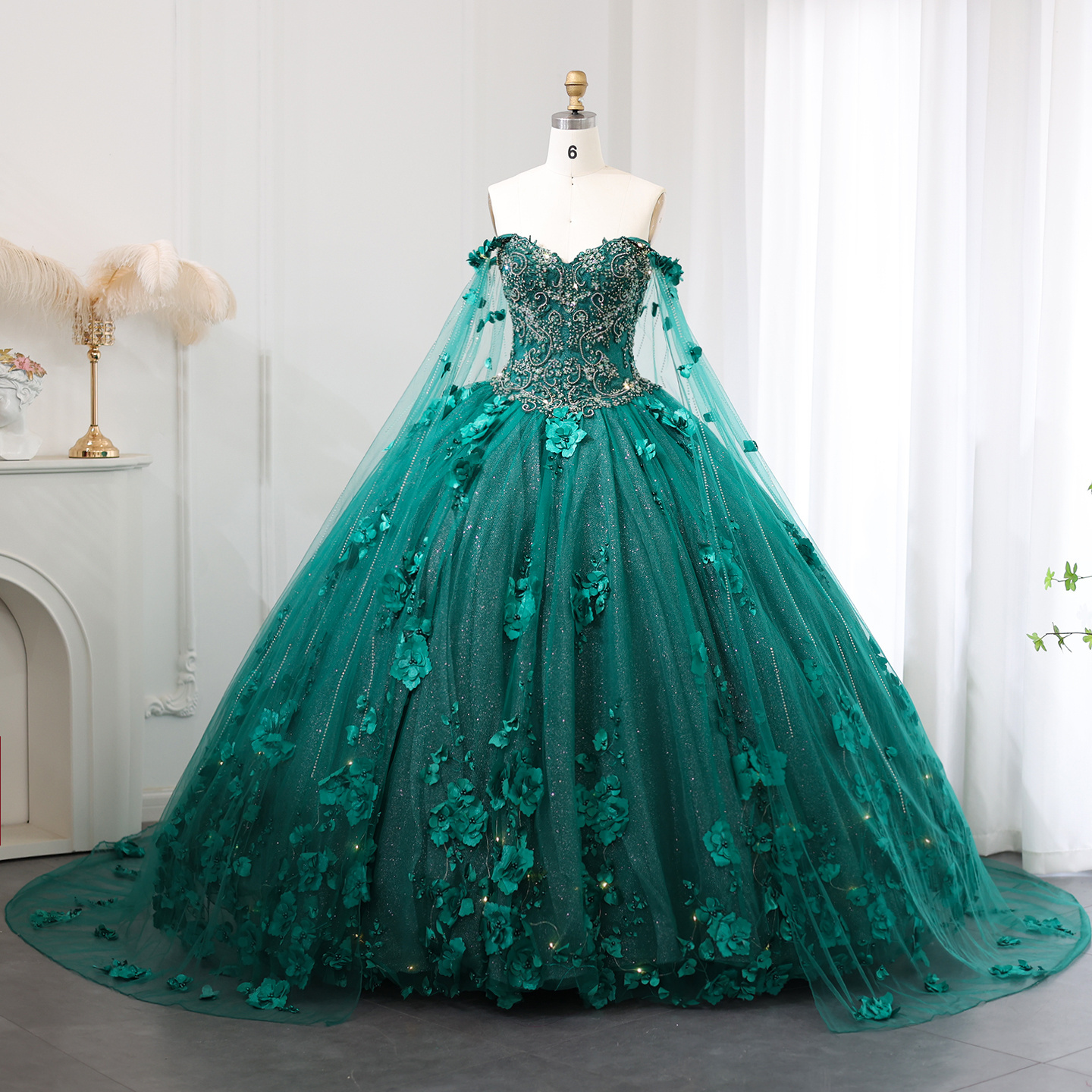 Luxury Ball Gown Emerald Green Prom Quinceanera Dress With Led Light Cape Red 15 Quinceanera Dresses 2024 SZ199-2