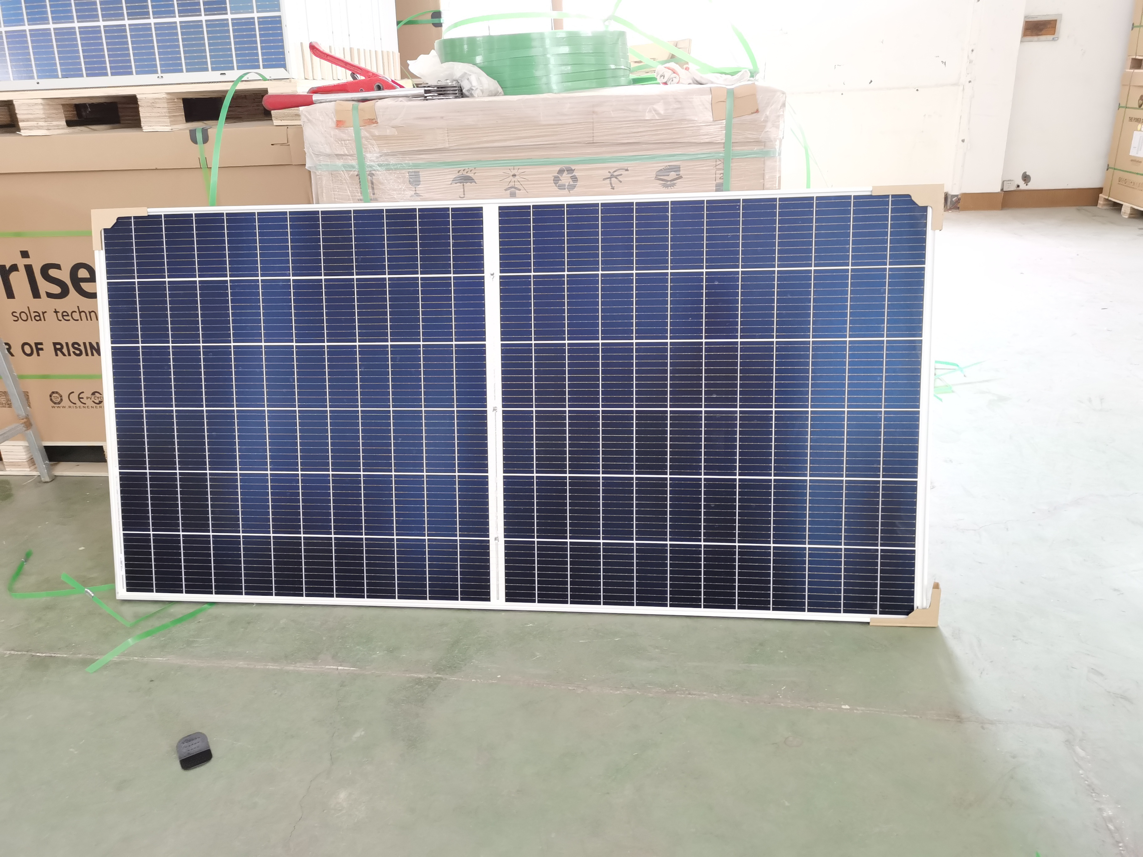 Chinese solar panels supplier 144cells half cut photovoltaic panel Trina LONGi Risen solar panel 410W for solar generators