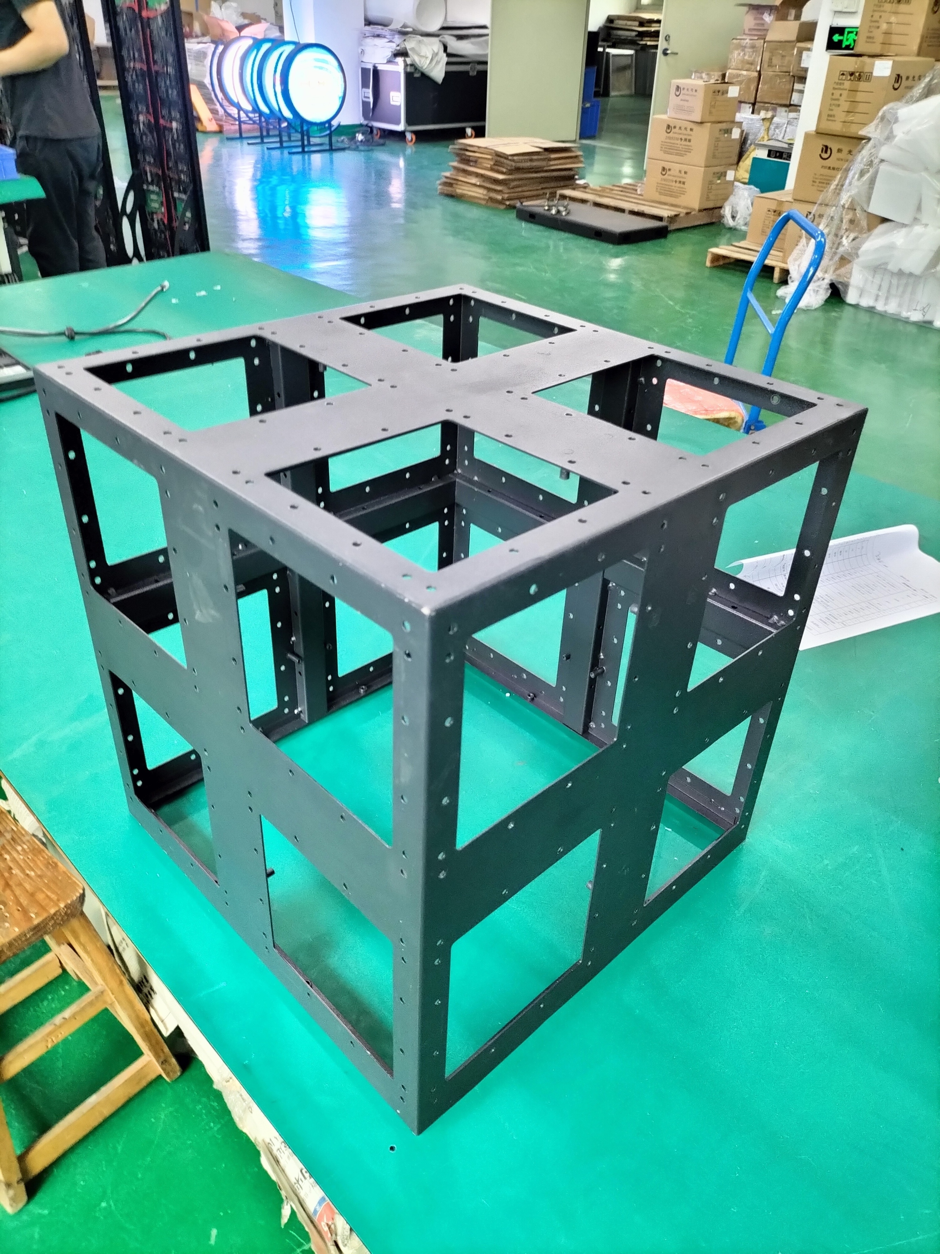 Plug and play high resolution 4 sided 320*320mm P2.5 P3 rotating cube led display cube led video wall for outdoor