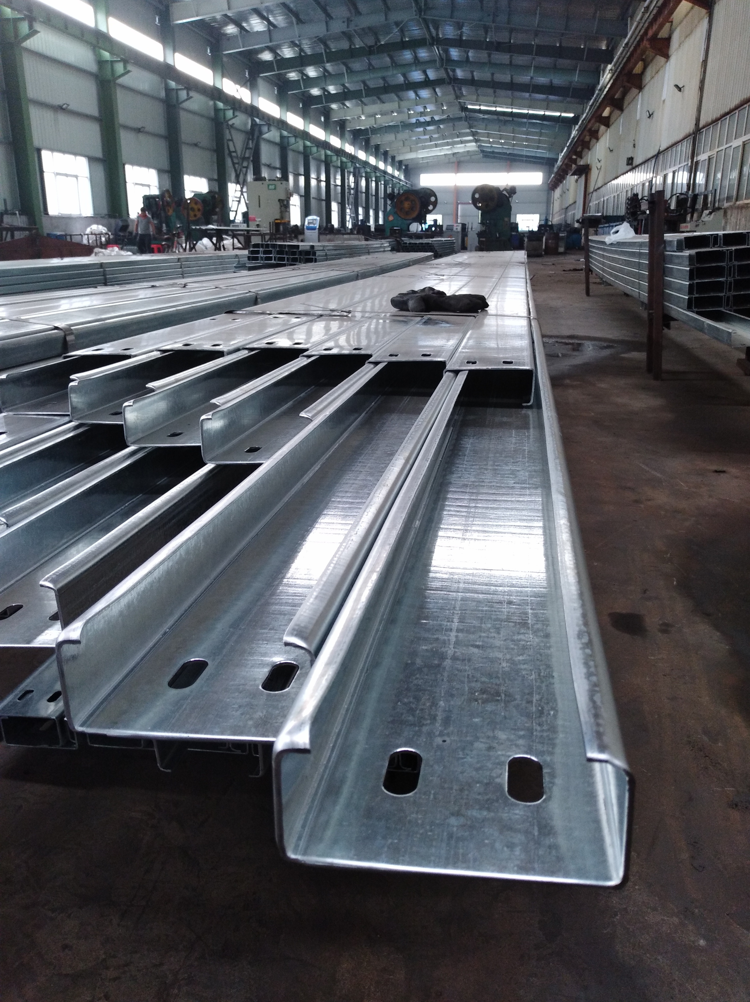 Factory high quality Galvanized structural steel c channel metal stud /Z purlin /steel prices strut U channel prices