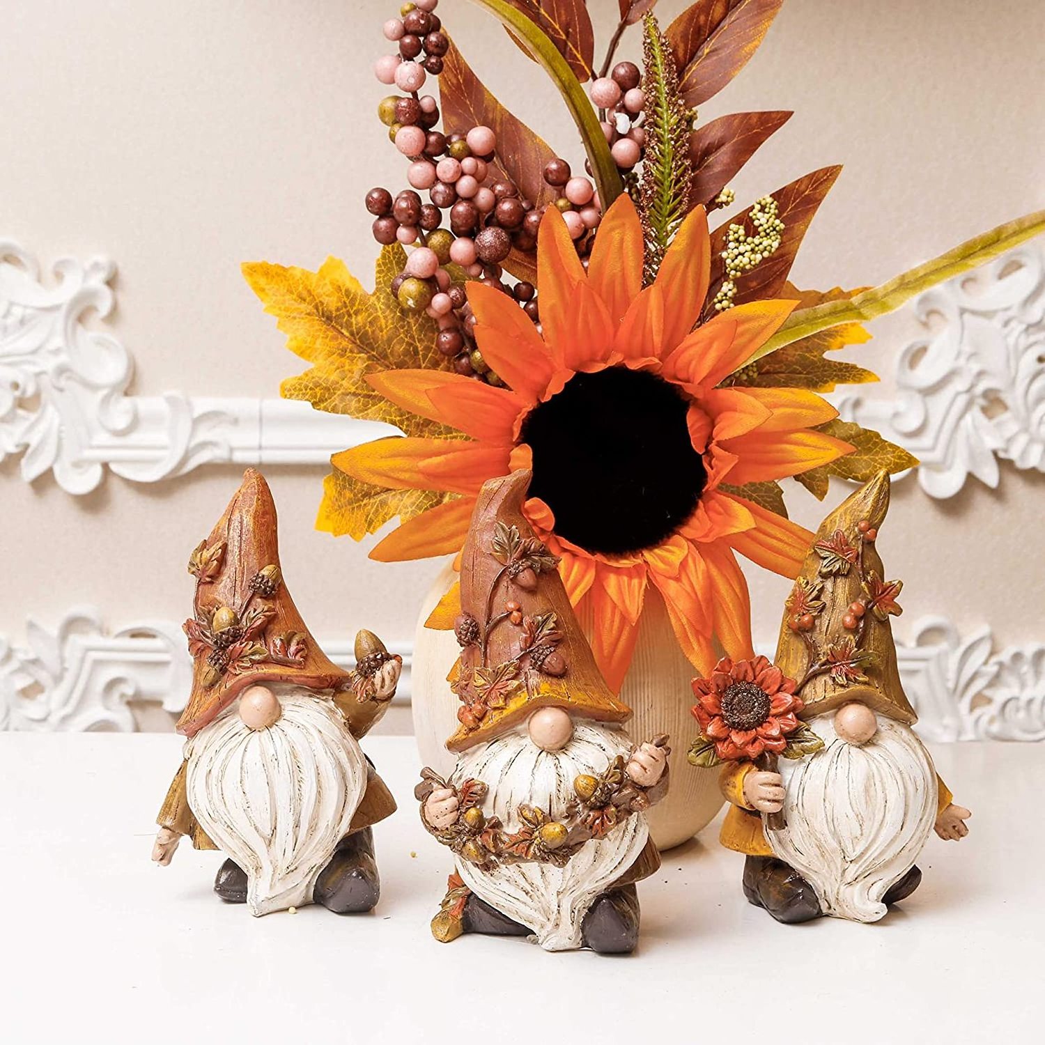 Resin Cute Dwarf Figures Sunflower Holding  Long Hat Table Decoration Fall Gnome Statue