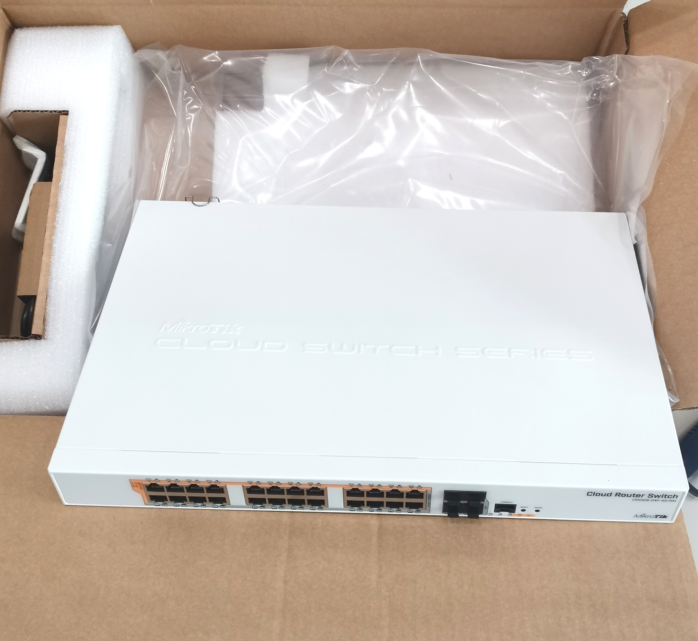 MikroTik CRS328-24P-4S+RM 4-port 10 Gigabit 24 port Poe Gigabit Network Management routing switch