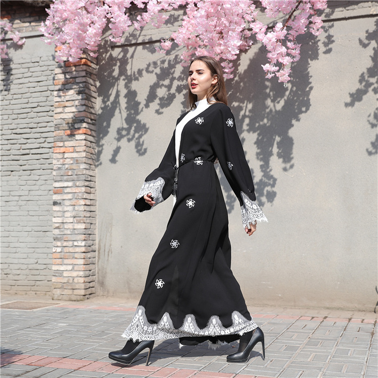 2018 Latest Lace Open Abaya Dress New Model Dubai Abaya Wholesale Women 54/56/58/60 Middle East 3 Colors Woven Fabric OEM/ODM