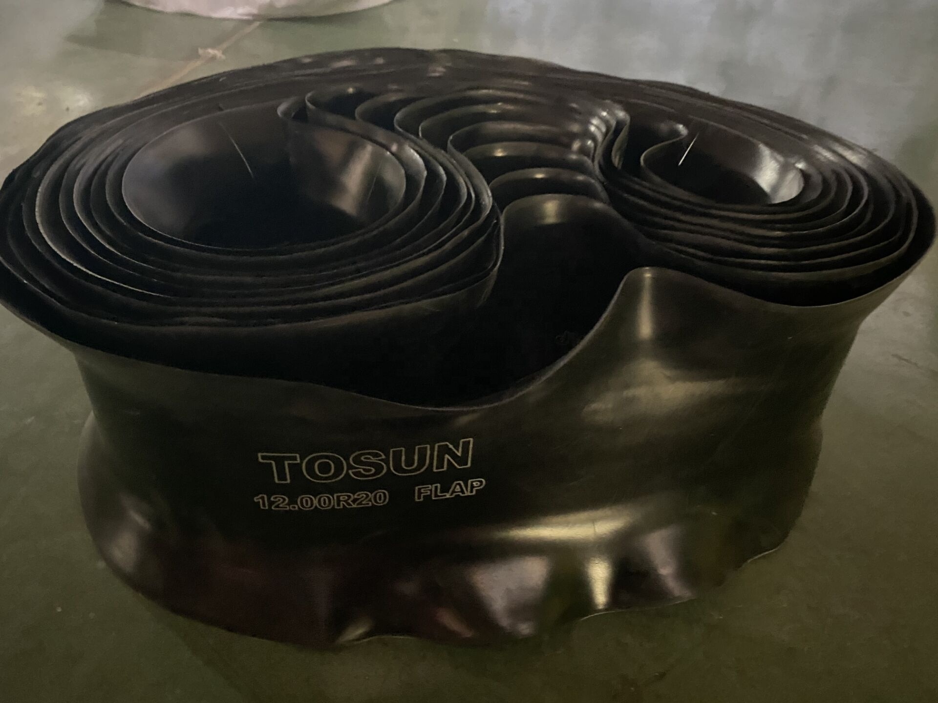 High quality good price 900-20 1000-20 900/1000-20 truck tire tube and natural rubber rim flap