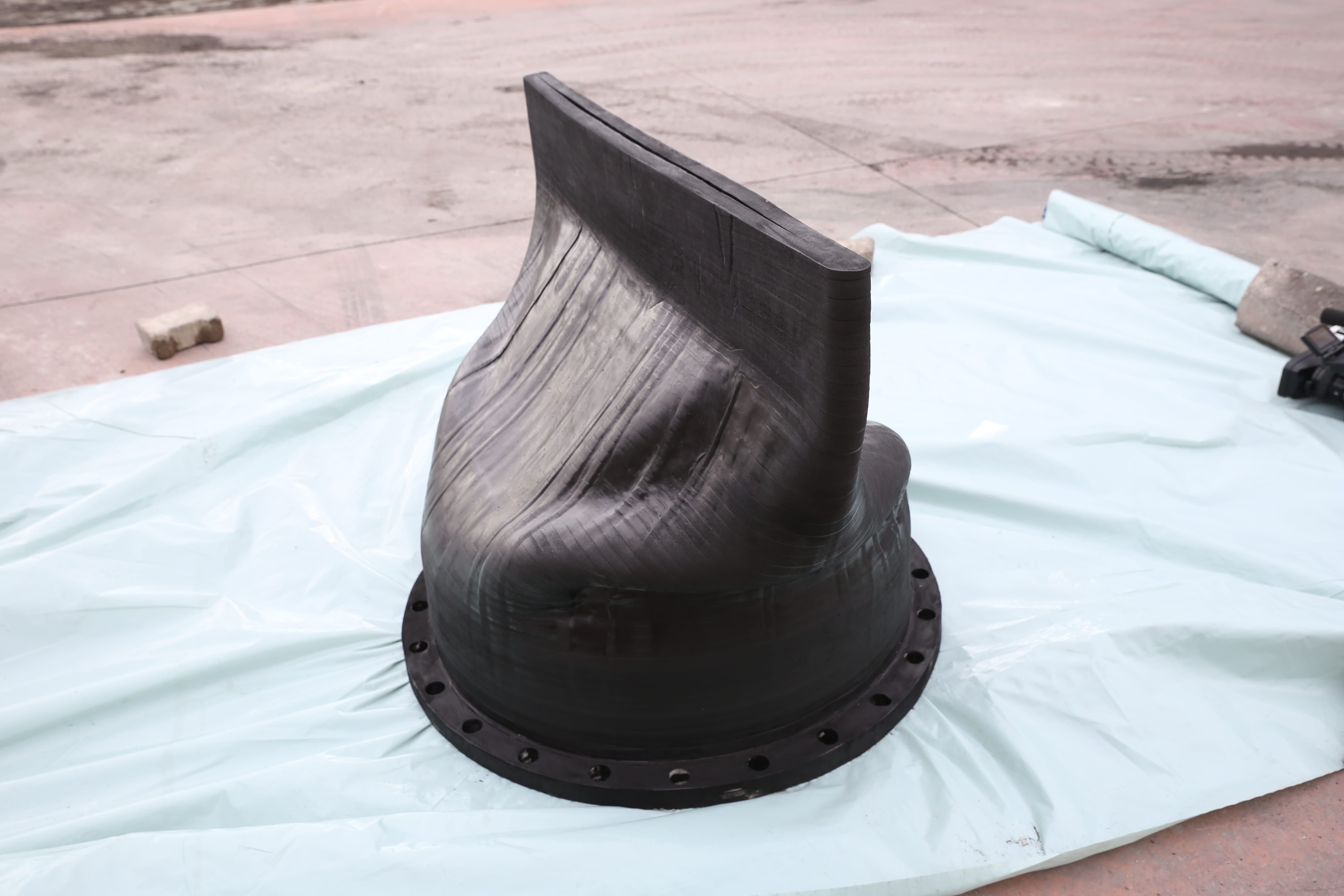 Flanged duckbill check valve and flange slip on duckbill for sewage seawater storm water waste water