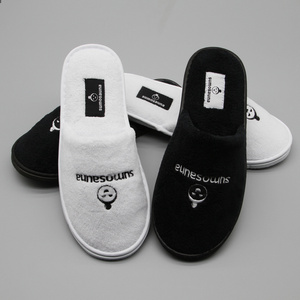 OEM Custom Logo Personalized Wholesale Luxury Cheap White Washable Hotel Room Spa Guest Disposable Cotton Terry Slippers