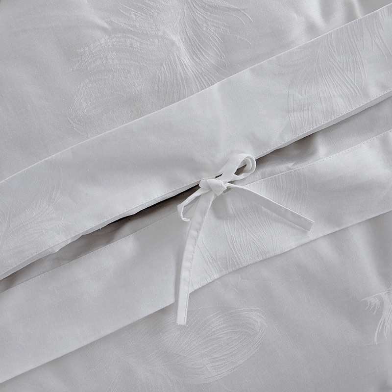 Wholesale King Feather jacquard White Satin 4pcs Luxury hotel combed cotton plain bedding set comforter