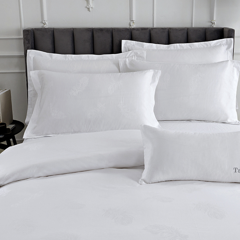 Wholesale King Feather jacquard White Satin 4pcs Luxury hotel combed cotton plain bedding set comforter