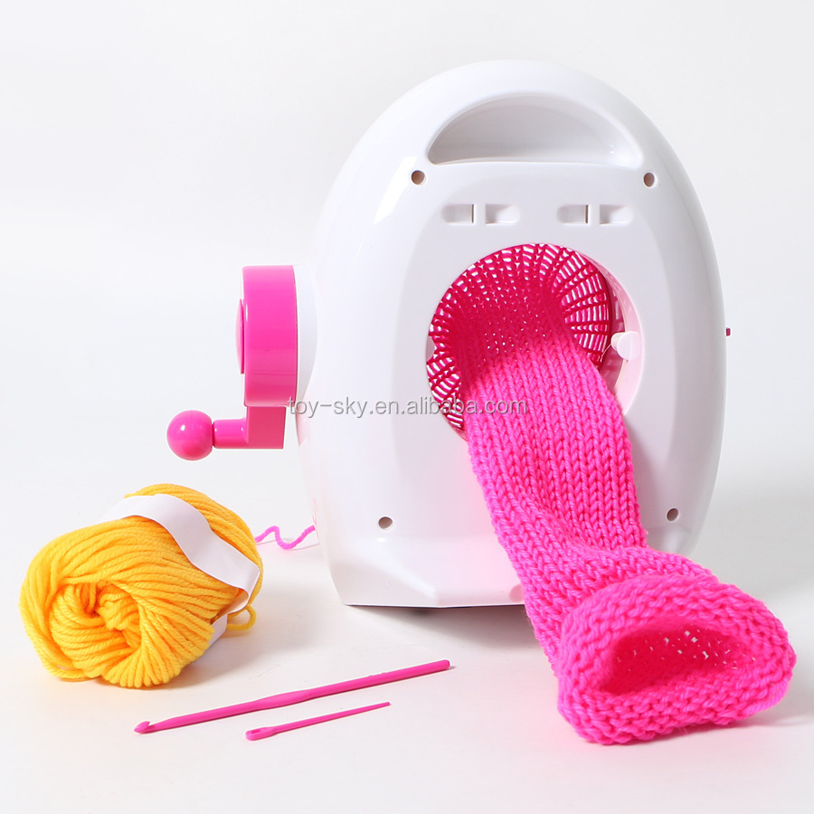 Toysky Educational Handmade Toys Manual Penguin DIY Sweater Knitting Machine with Counter for Girls