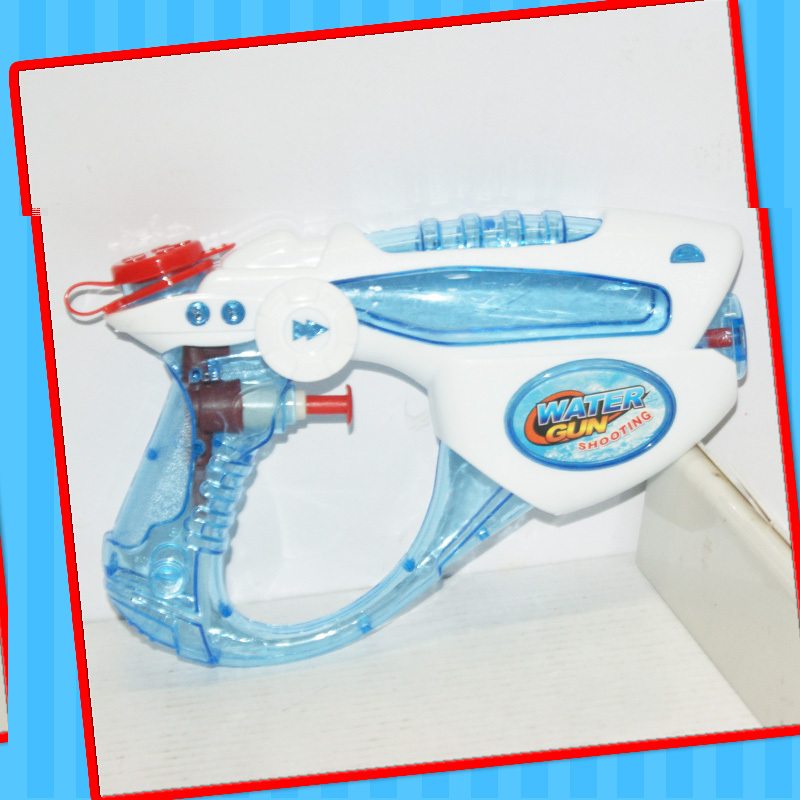 2020 new hot selling plastic water gun with candy for kids shooting water