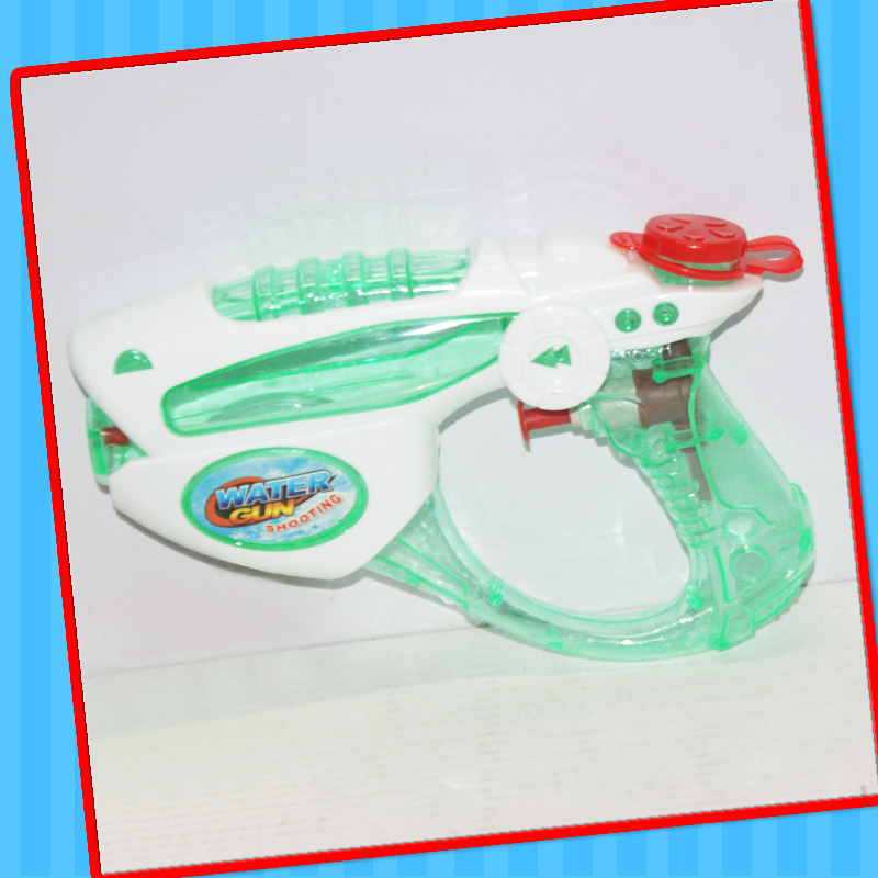 2020 new hot selling plastic water gun with candy for kids shooting water