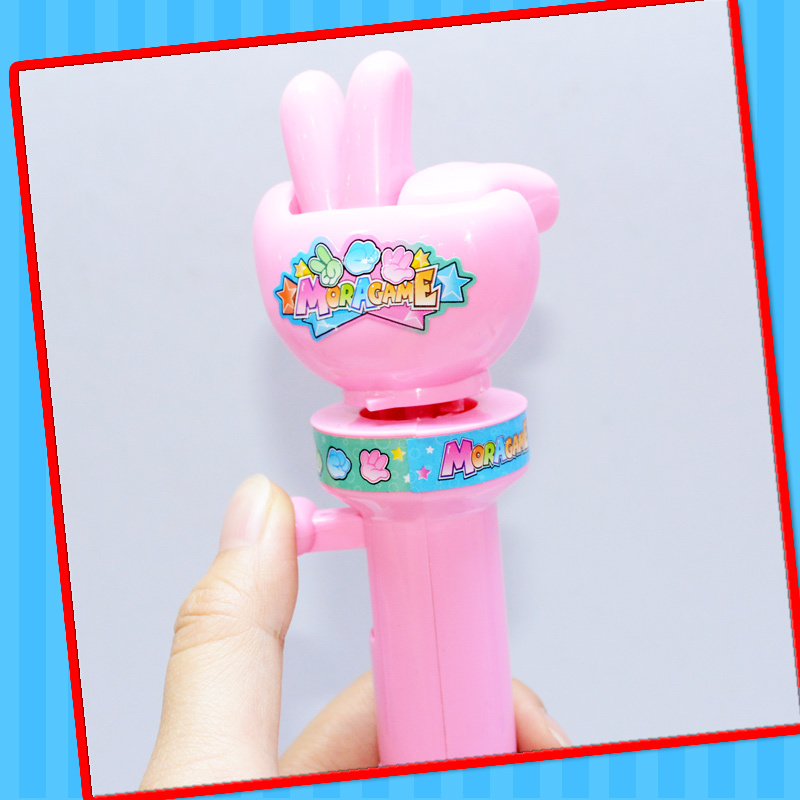 Hot selling kids toys for 2022 direct from china manufacturer mini plastic finger guessing toy with candy fist guessing toy