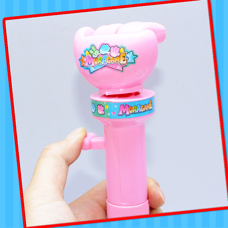 Hot selling kids toys for 2022 direct from china manufacturer mini plastic finger guessing toy with candy fist guessing toy