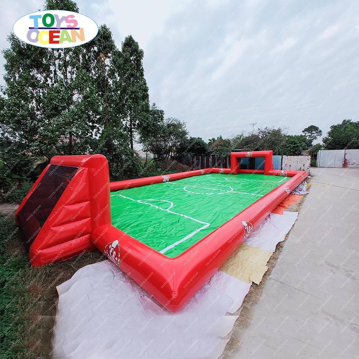 Factory customized high quality outdoor large soccer sports game goal inflatable soap football field for sale