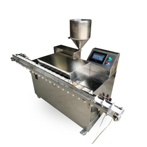 Bread bon filling machine semi-automatic tiramisu cake filling machine chicken breading stuffing machine