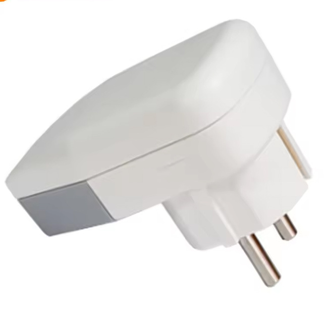 Easy to connect keyless grounding plug with 2 Pin for outdoor electrical outlets at affordable price