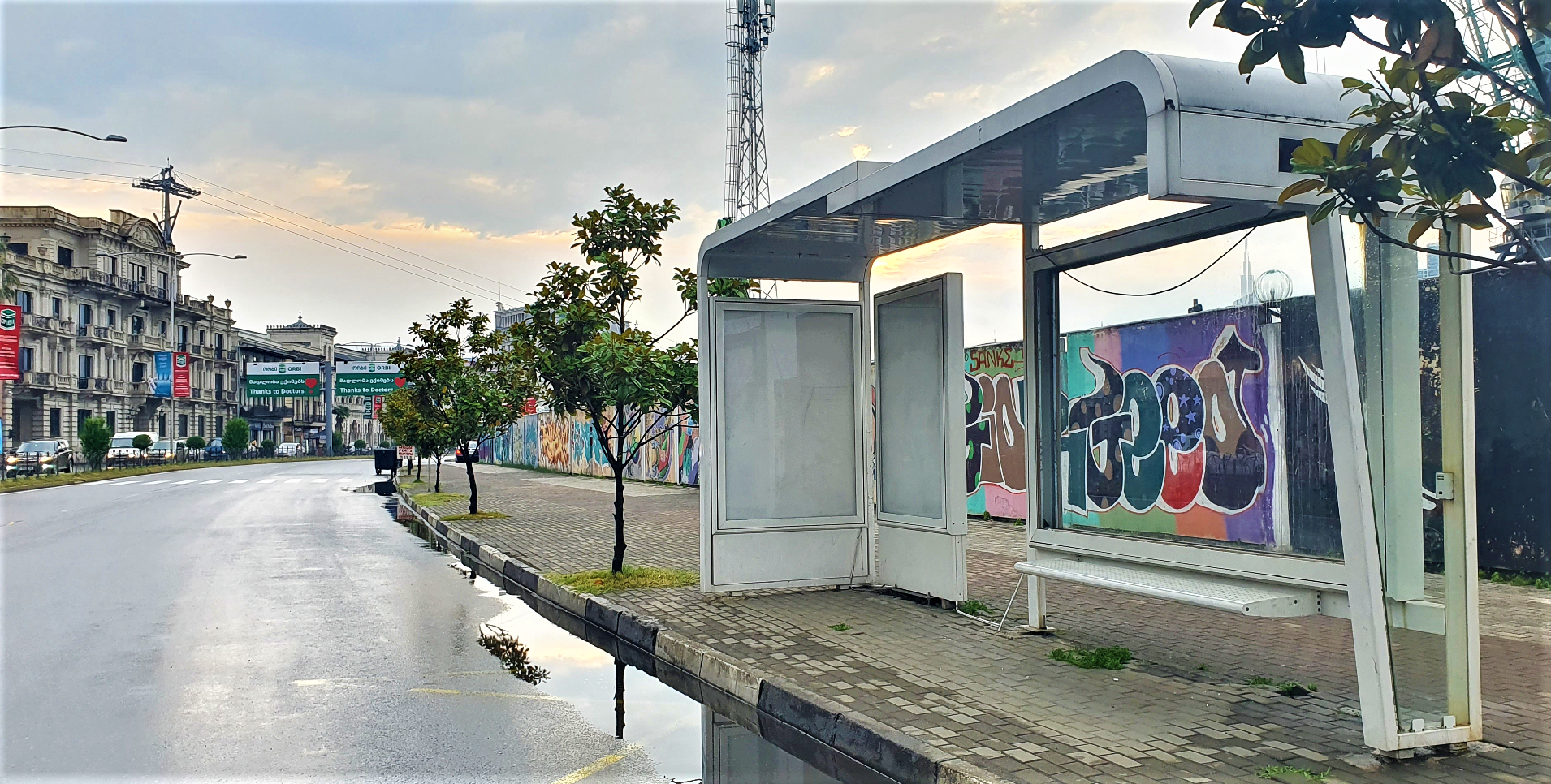 Aluminium Bus Shelter with Advertising MUPI Lightbox Wall Panel Best Design Award Bus Stop