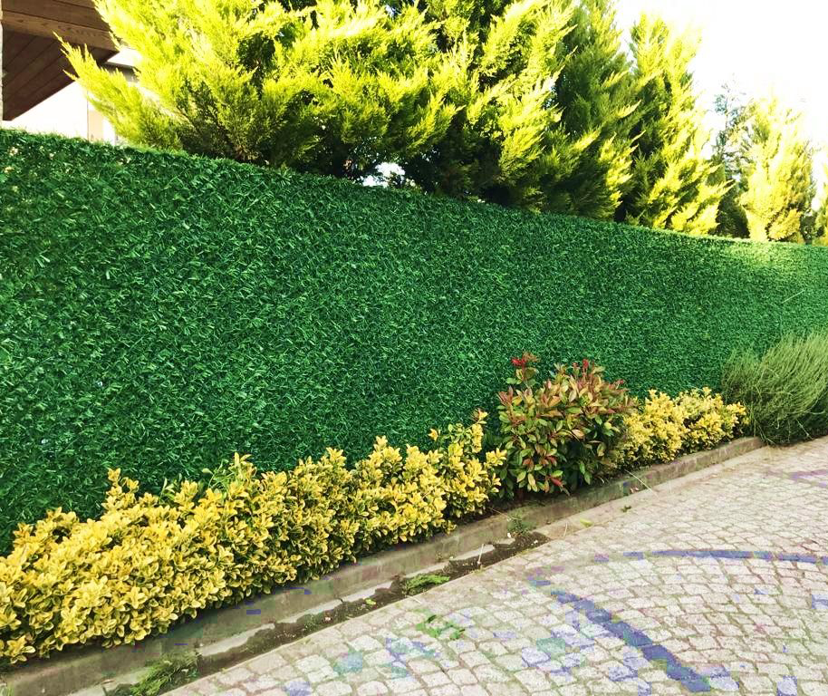 Best price  European artificial grass fence panels manufacturer  for outdoor walls  and privacy usages artificial flower garden