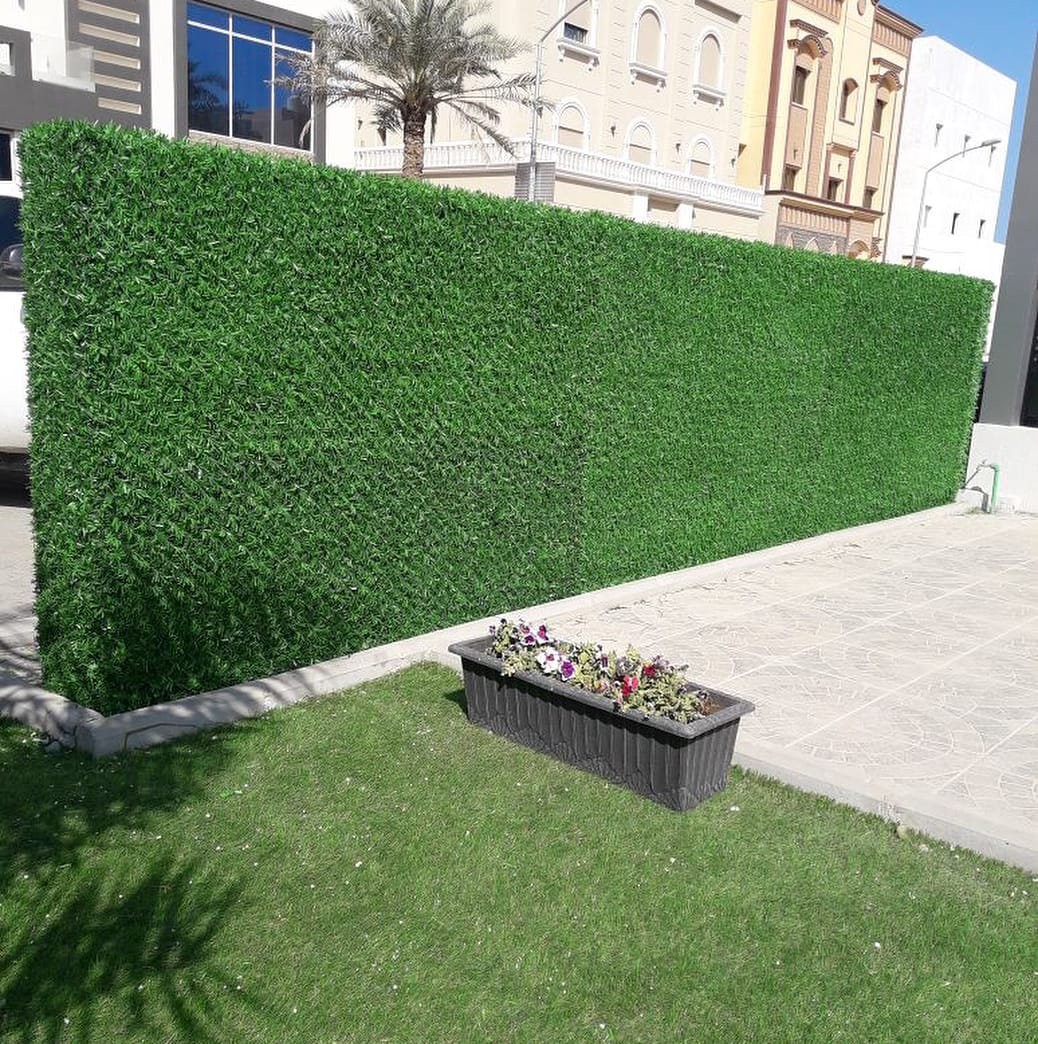 Best price  European artificial grass fence panels manufacturer  for outdoor walls  and privacy usages artificial flower garden