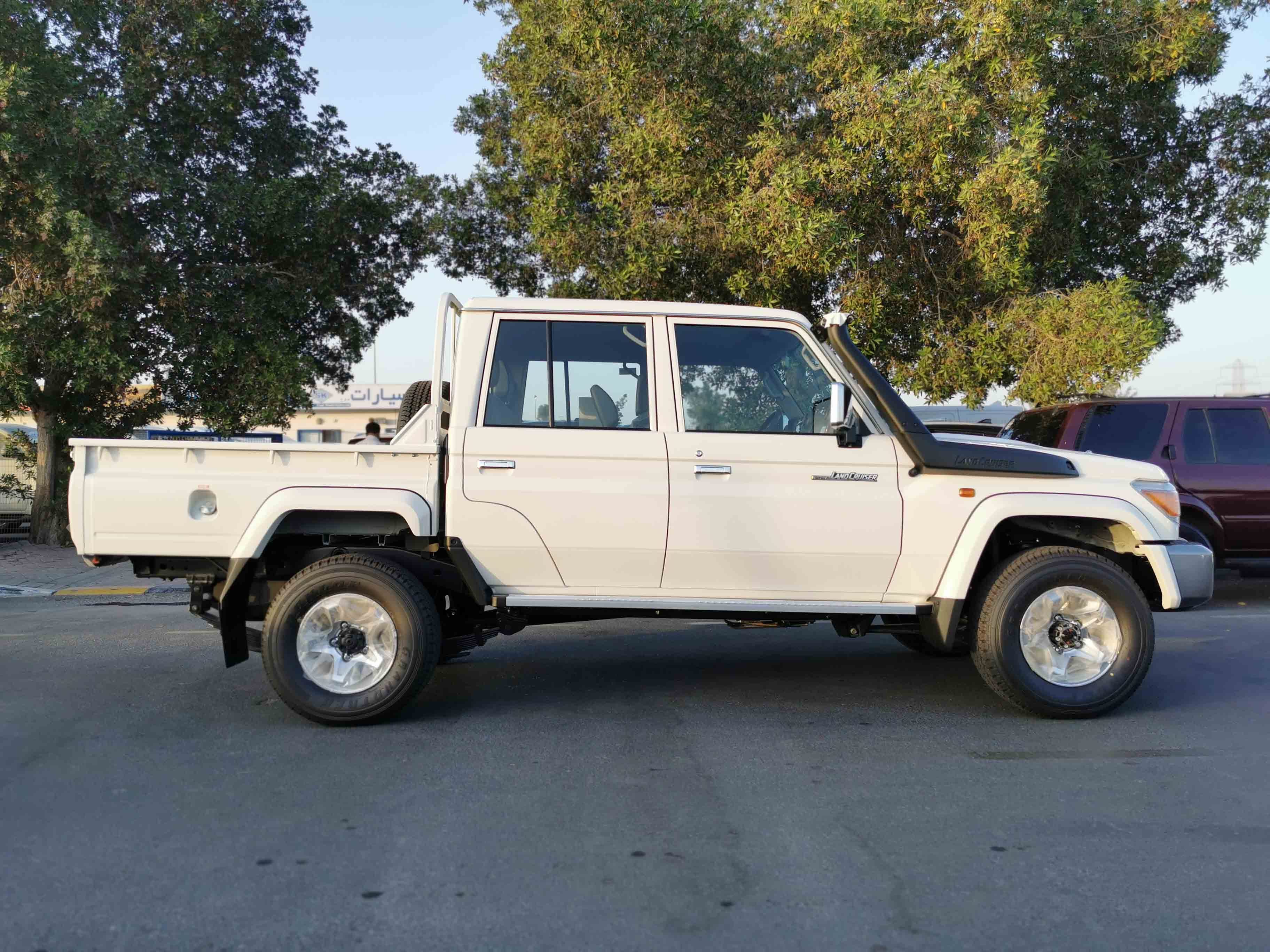 2022 Toyo-ta Land Cruiser Double Cabin Pickup V8 4x4 Used Cheap Cars from Japan Dubai Germany for Sale Hot Sale Diesel Petrol