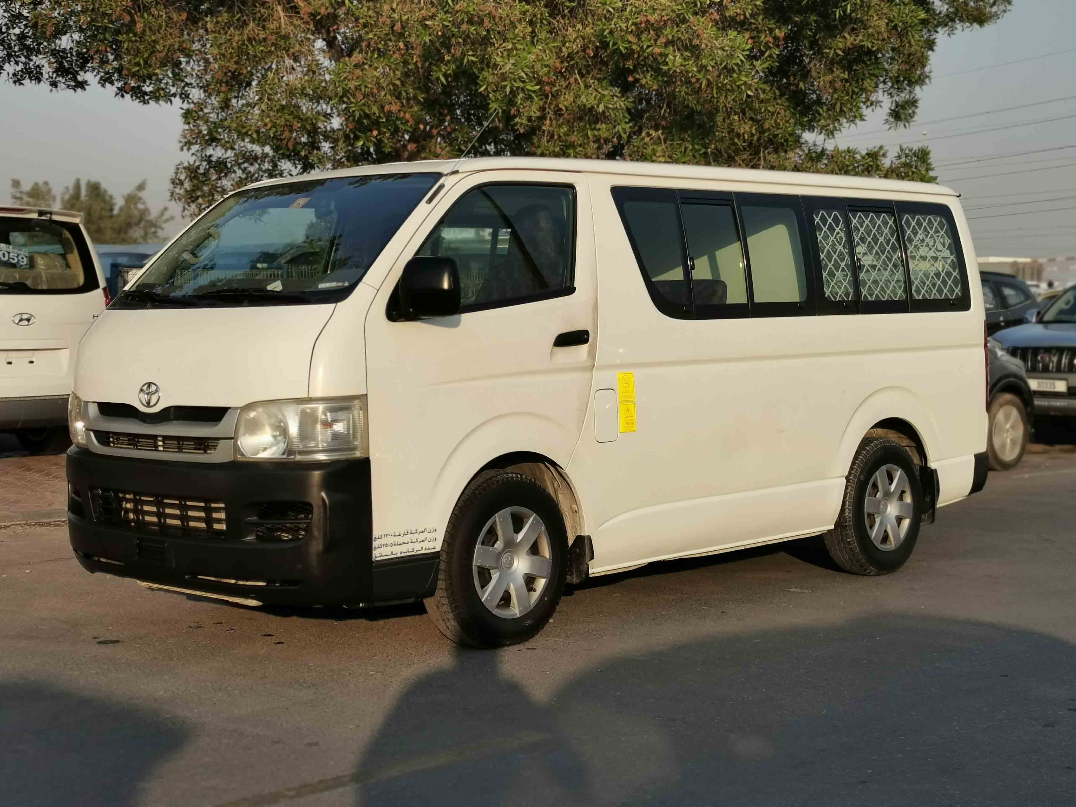 Used TOY OTA HIACE CARGO 2010 Used Cheap Adult Van Electric Cars Right Hand Drive Bus Car for Sale Japan White Max black Gold