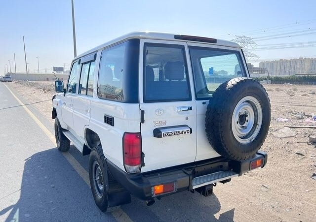 2017 Toyo-ta Land cruiser Hardtop 5 Doors V8 RHD Used Cheap Cars from Japan Dubai Germany for Sale Hot Sale Diesel Petrol Engine