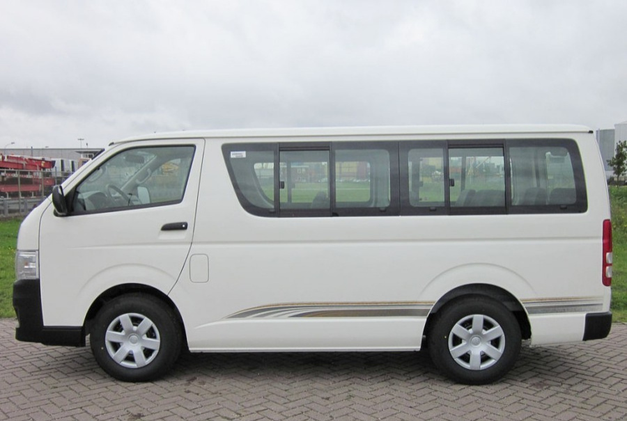 Used 2017 Toy ota Hiace Flat roof Bus 14 15 17 23 Seaters seat Mini Bus Minibus New Bus Max Diesel