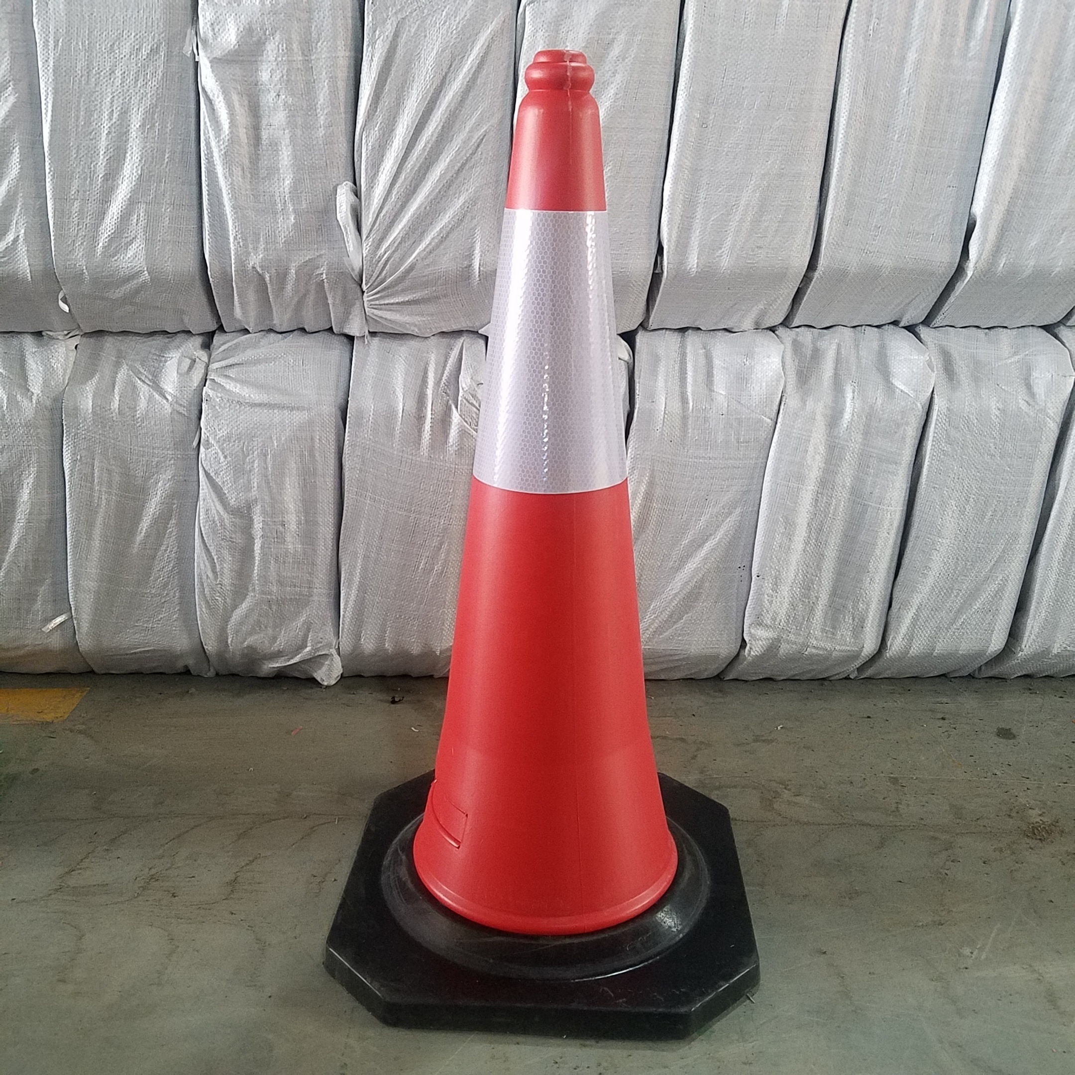 Reflective Road Safety Equipment 1 meter traffic cone PE Used Traffic ...