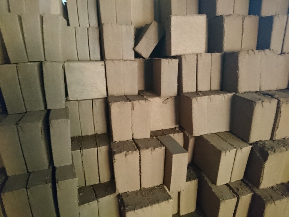 HIGH QUALITY ORGANIC COCONUT COIR SUBSTRATE/ COCO PEAT BLOCKS