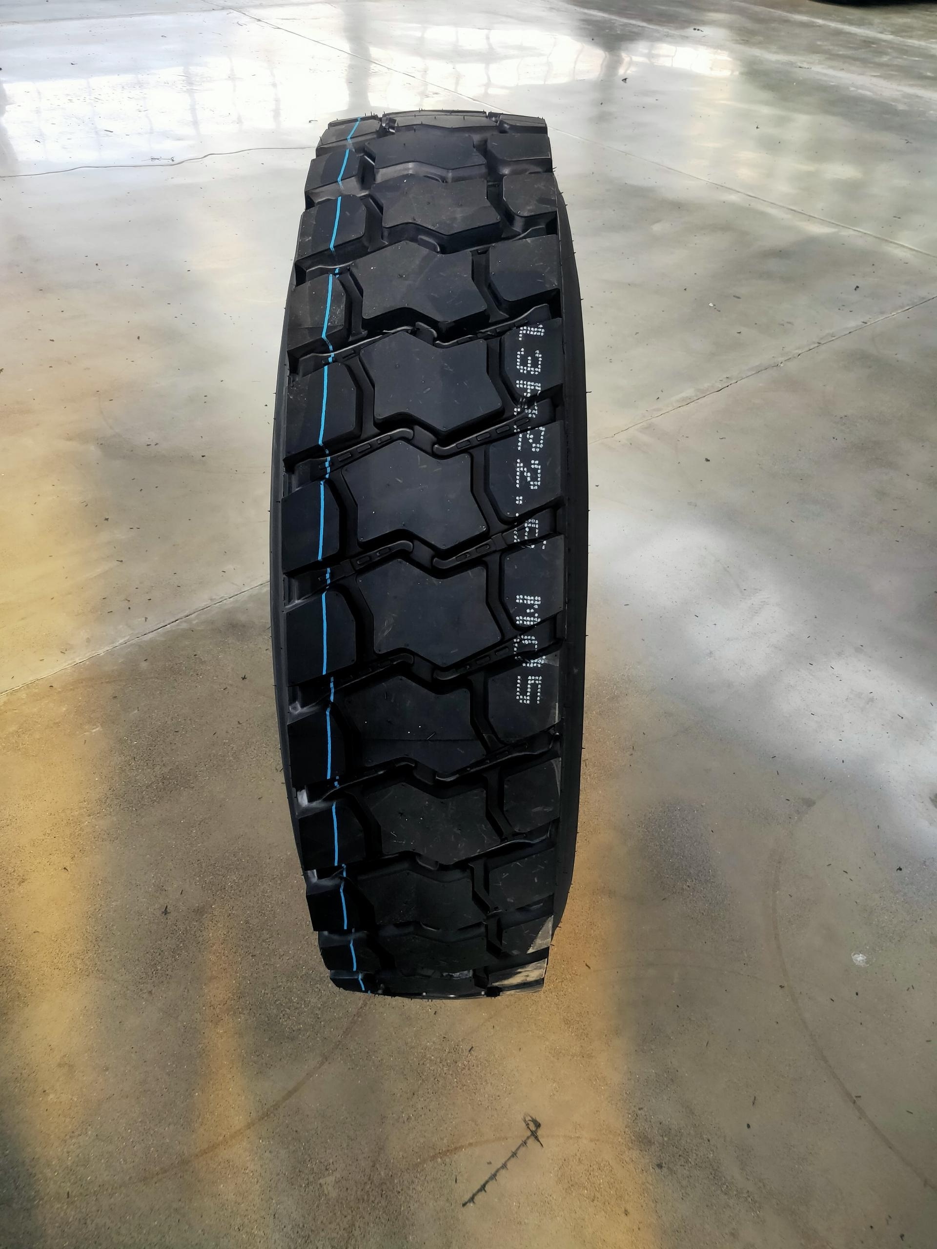 MAXZEZ brand truck tyre 11R222.5  13R22.5 MD696