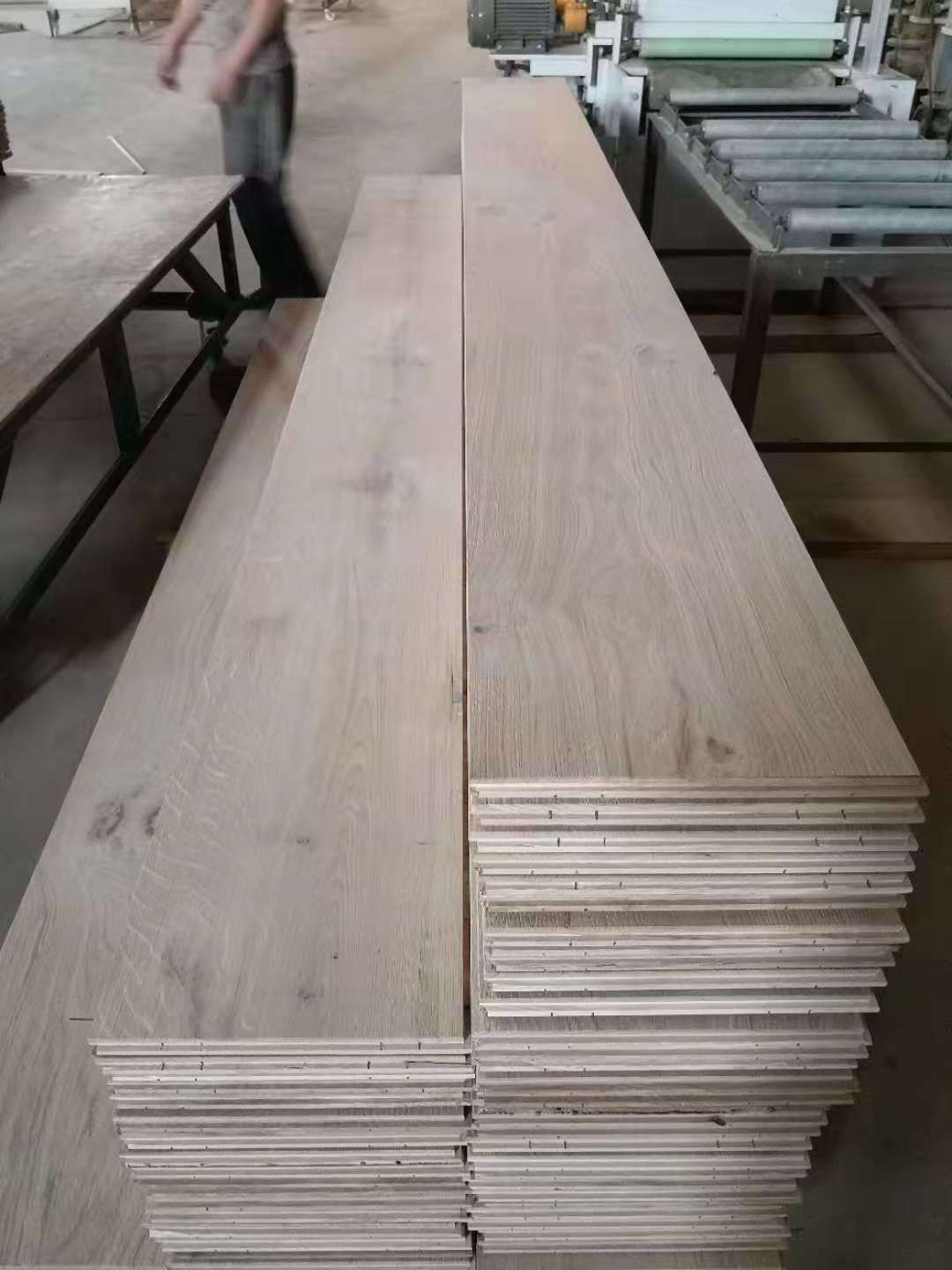 Three Layer & Multi Layer European Oak Wood Very Big Size Wood Flooring Wide Board Plank Flooring