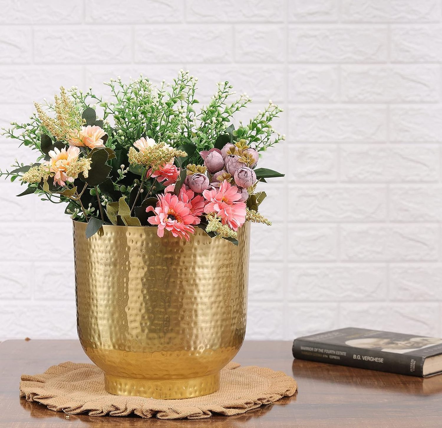 Iron Pedestal Tableware planter Gold Plated With Light Hammered Design Garden Equipment Brilliant American Style Flower Pot