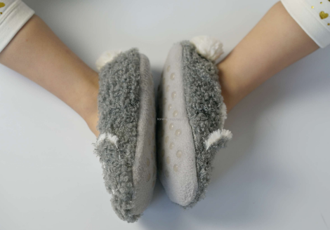 OEM Super Soft Cute Furry Fluffy Snoozy Fur Winter Floor Slipper Socks For Kids