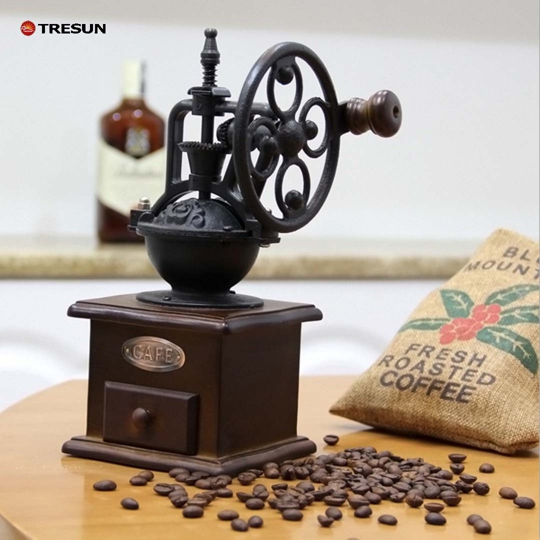 Wholesale Small Portable Mini Steel Burr Antique Cast Iron Hand Crank for Making Mesh Coffee Wooden Manual Coffee Bean Grinder