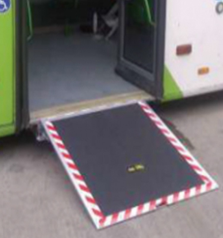 12V/24V Electric Aluminum Wheel Chair Ramp For Mini Bus And City Bus