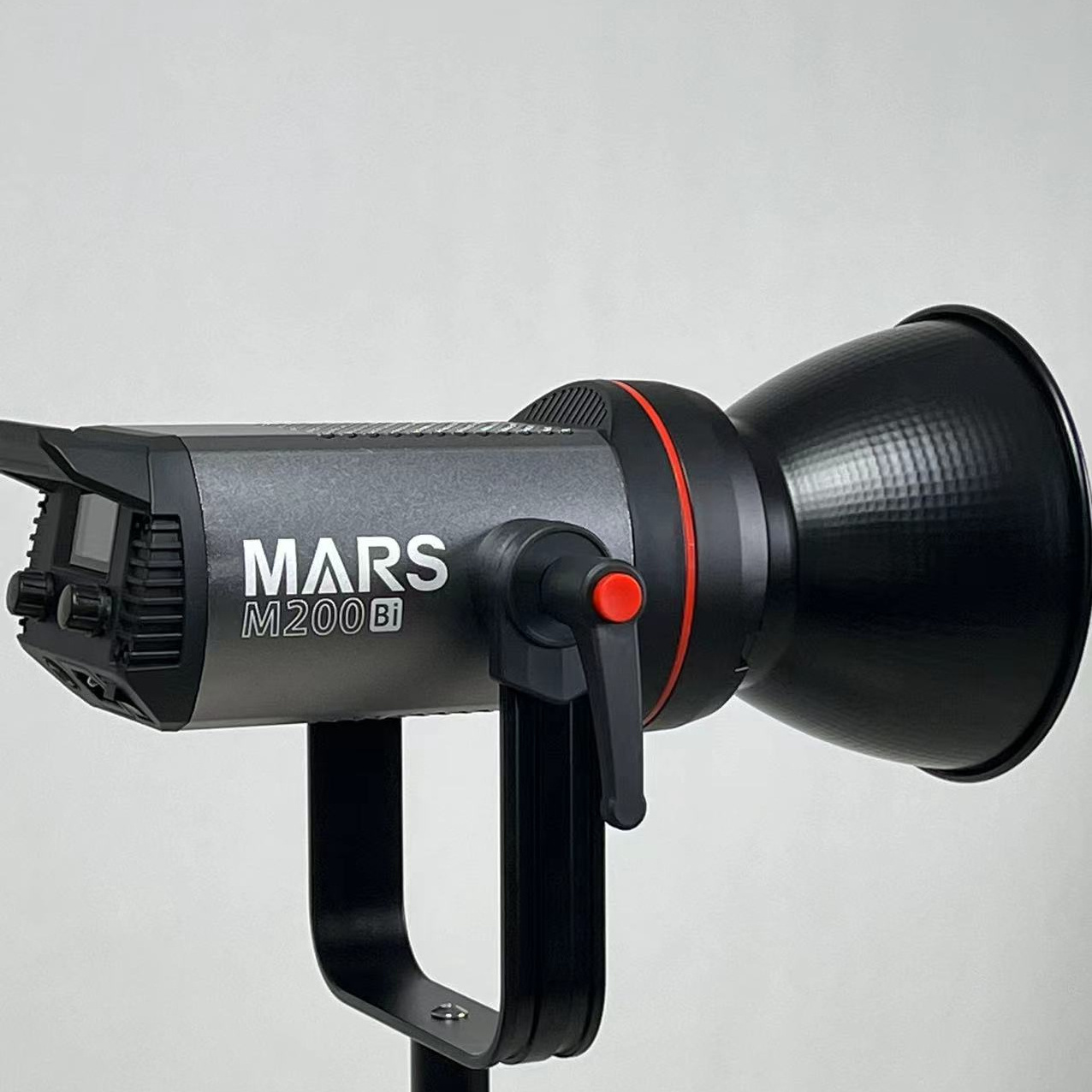 Triopo  Mars 300Bi  LED light shooting indoor and outdoor camera flash light